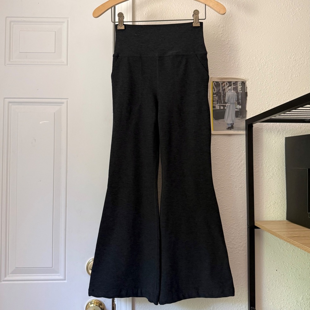 BEYOND YOGA charcoal grey flare boot cut athletic workout pull‎ on pants
